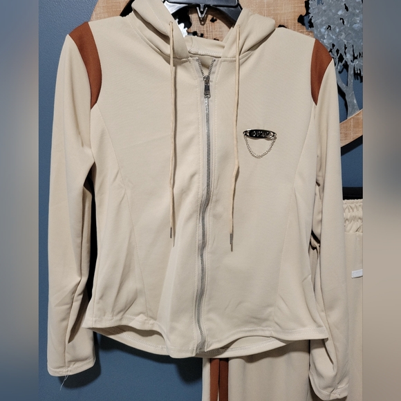 Beige and Brown Tracksuit Set. New. Size L. - Picture 4 of 8